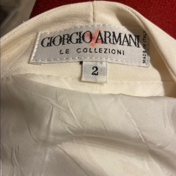 Giorgio Armani Elegant Cream silk Blazer size 2 - Picture 2 of 6